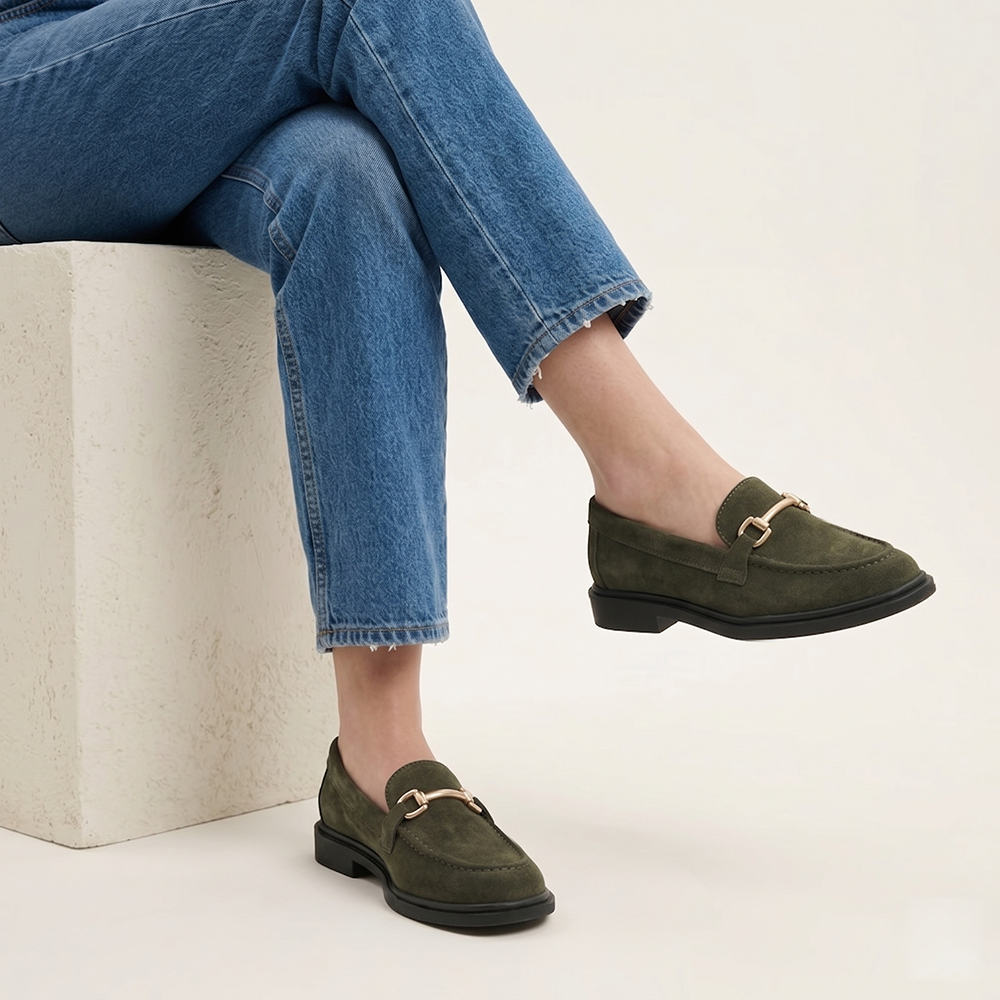 Sapato Feminino Loafer em Couro Camurça Musgo - 3901CM Sapato Feminino Loafer em Couro Camurça Musgo - 3901CM