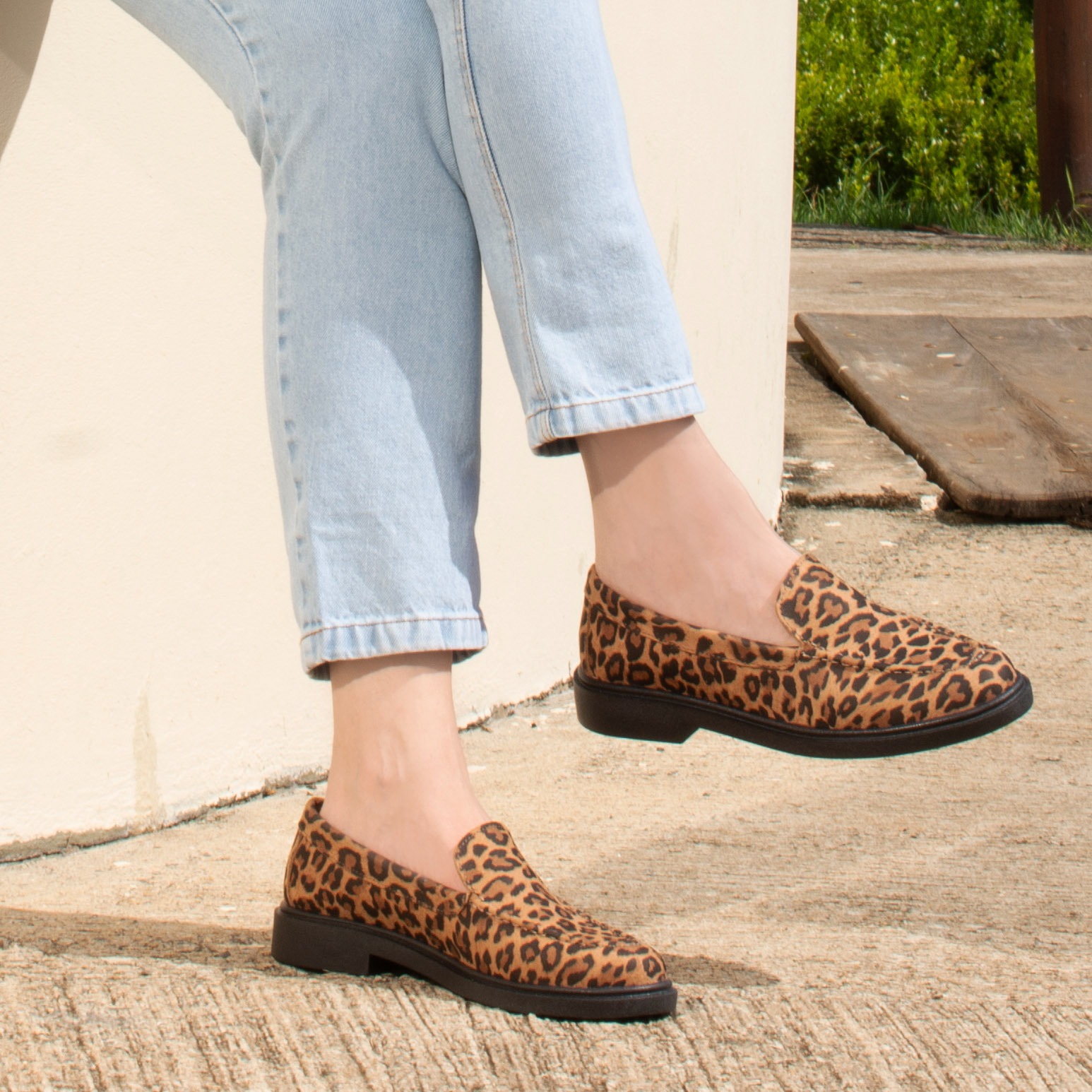 Sapato Feminino Loafer em Couro Nobuck Leopardo - 3900NL