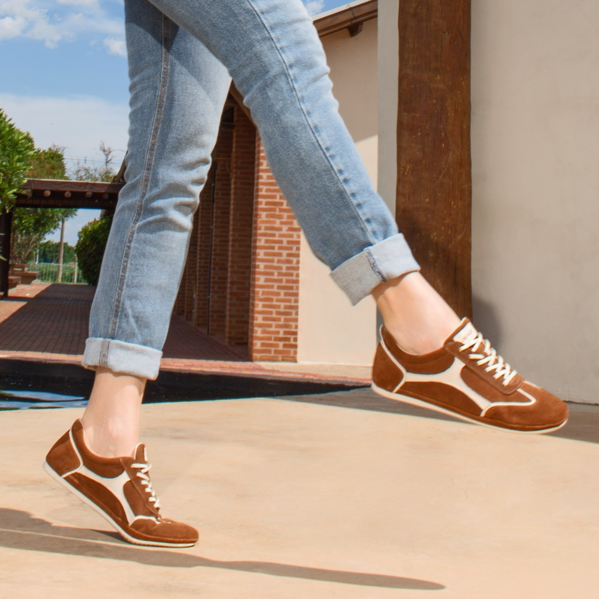 Tênis Feminino Easy em Couro Camurça Marrom - 6639CK