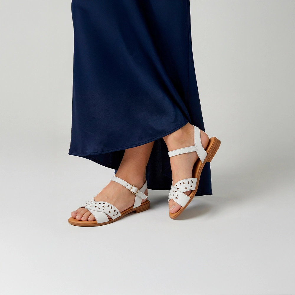 Sandália Rasteira Lisboa em Couro Alfa Branco - 18153AB